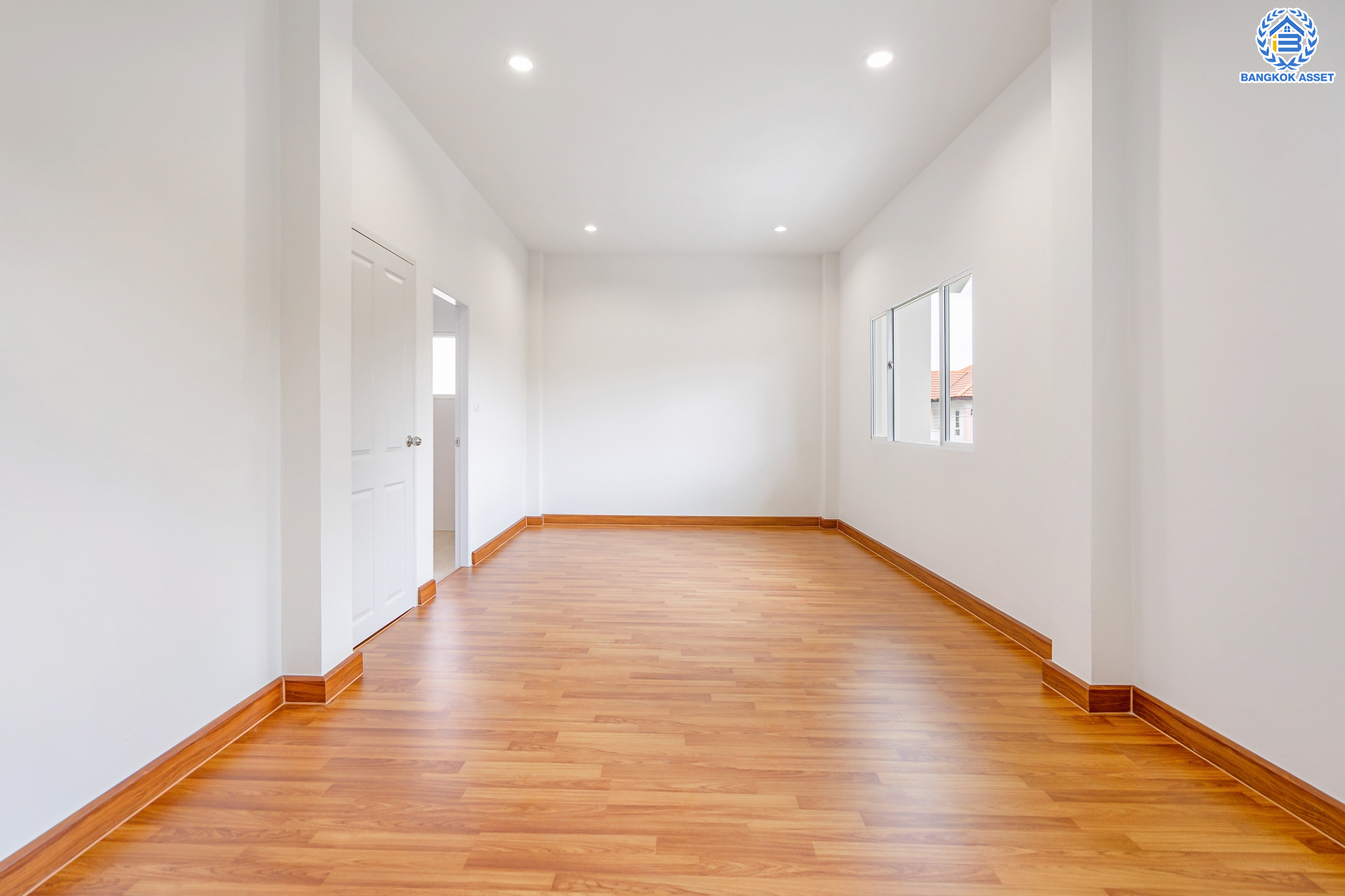 บ้านมือสองตกแต่งใหม่ ม.แลนซีโอ วงแหวน-พระราม5 (ซ.วัดส้มเกลี้ยง) บ้านแฝด หลังมุม เนื้อที่ 40 ตร.ว. ฟังก์ชัน 3 ห้องนอน 2 ห้องน้ำ 1 ที่จอดรถ บนทำเลศักยภาพ เดินทางสะดวก เชื่อมต่อทั้งปิ่นเกล้า-ศาลายา ใกล้เซ็นทรัลเวสต์เกต ทางด่วน "กาญจนาภิเษก" และรถไฟฟ้า "สถานีตลาดบางใหญ่"